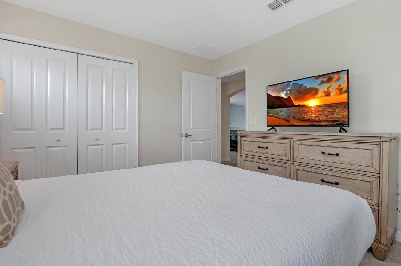 Lakeview With Private Pool And Free Water Park -10mins From Disney- Holiday home Kissimmee